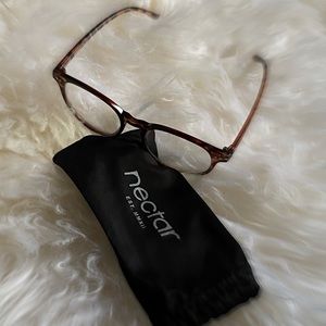 Blue light nectar glasses